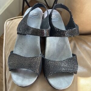 Dansko Sonnet Shimmer Black Gold Ankle Straps Wedge Sandals Size EU 39/8.5-9 EUC